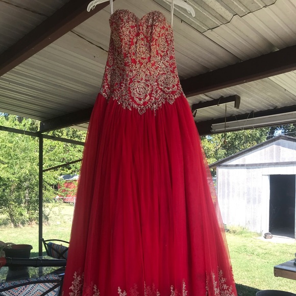 Dresses & Skirts - Quince dress (15 dress)